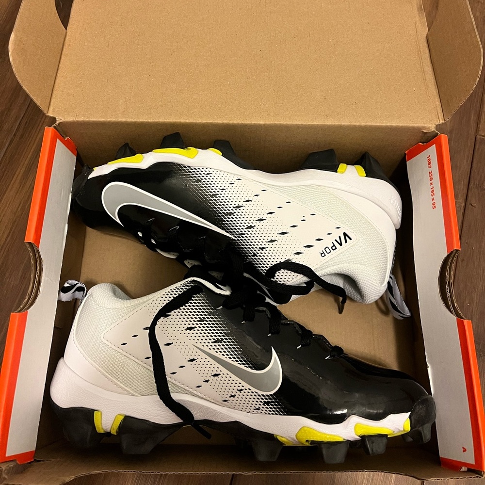 Nike Vapor Intouchable Shark 3 BG kids cleats